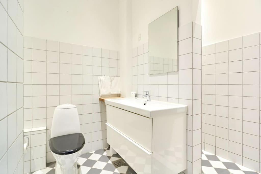 Moderen And Sleek 3Br With Bath By The Lakes And Metro Copenaghen Esterno foto