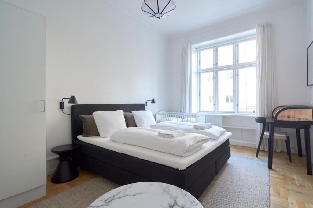 Moderen And Sleek 3Br With Bath By The Lakes And Metro Copenaghen Esterno foto