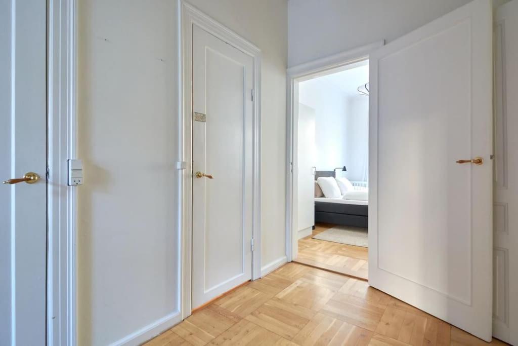 Moderen And Sleek 3Br With Bath By The Lakes And Metro Copenaghen Esterno foto
