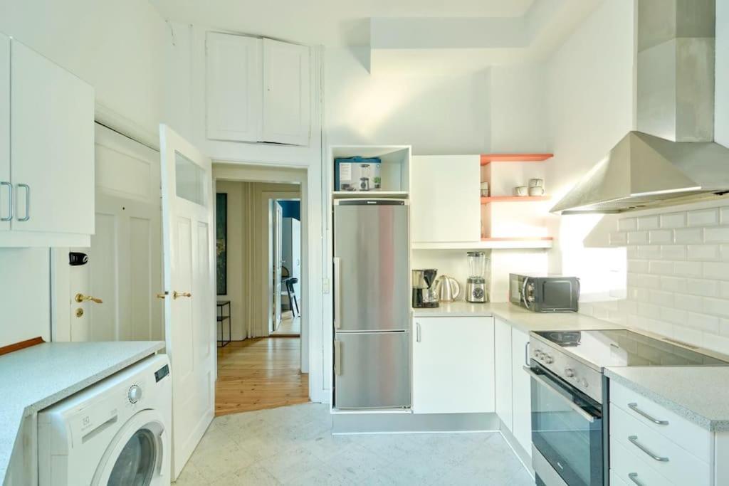 Moderen And Sleek 3Br With Bath By The Lakes And Metro Copenaghen Esterno foto