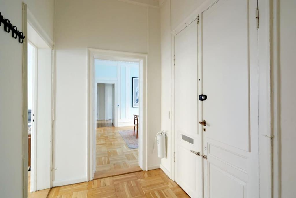 Moderen And Sleek 3Br With Bath By The Lakes And Metro Copenaghen Esterno foto