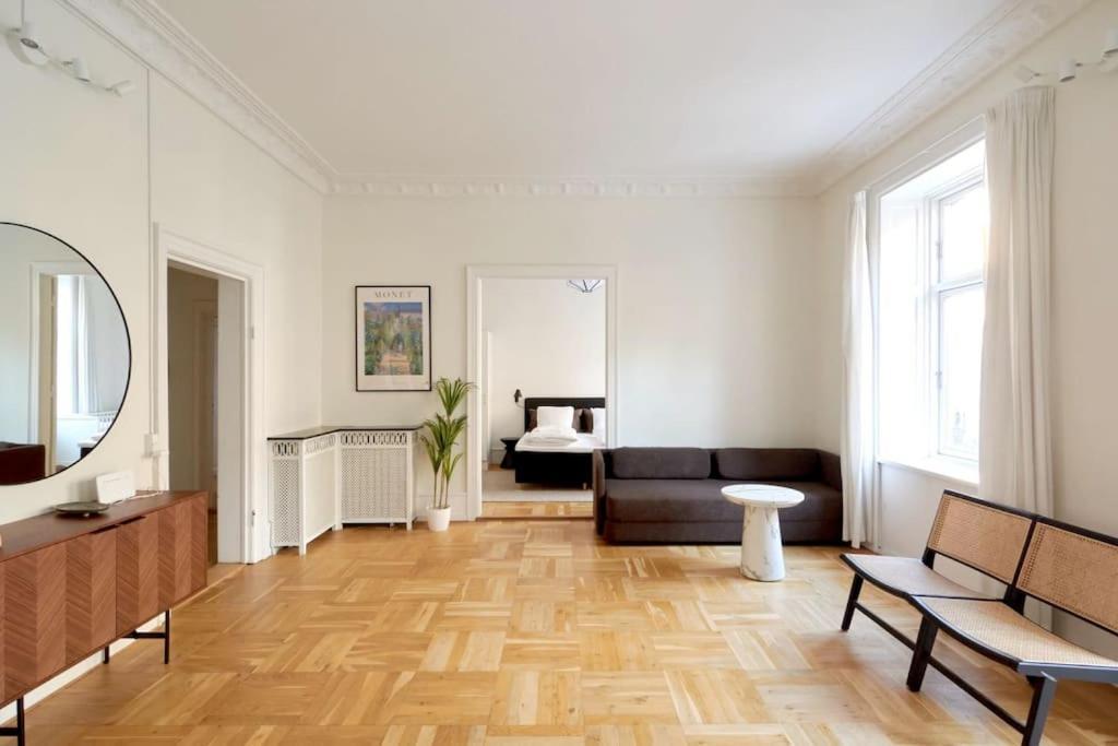 Moderen And Sleek 3Br With Bath By The Lakes And Metro Copenaghen Esterno foto