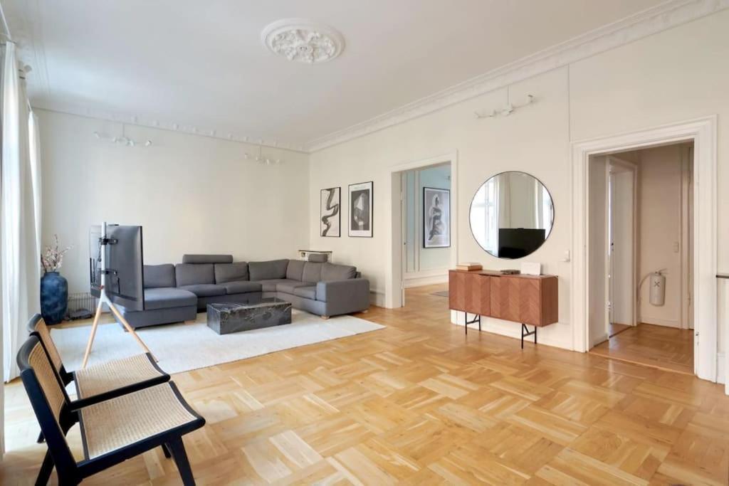 Moderen And Sleek 3Br With Bath By The Lakes And Metro Copenaghen Esterno foto