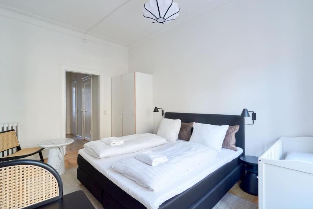 Moderen And Sleek 3Br With Bath By The Lakes And Metro Copenaghen Esterno foto