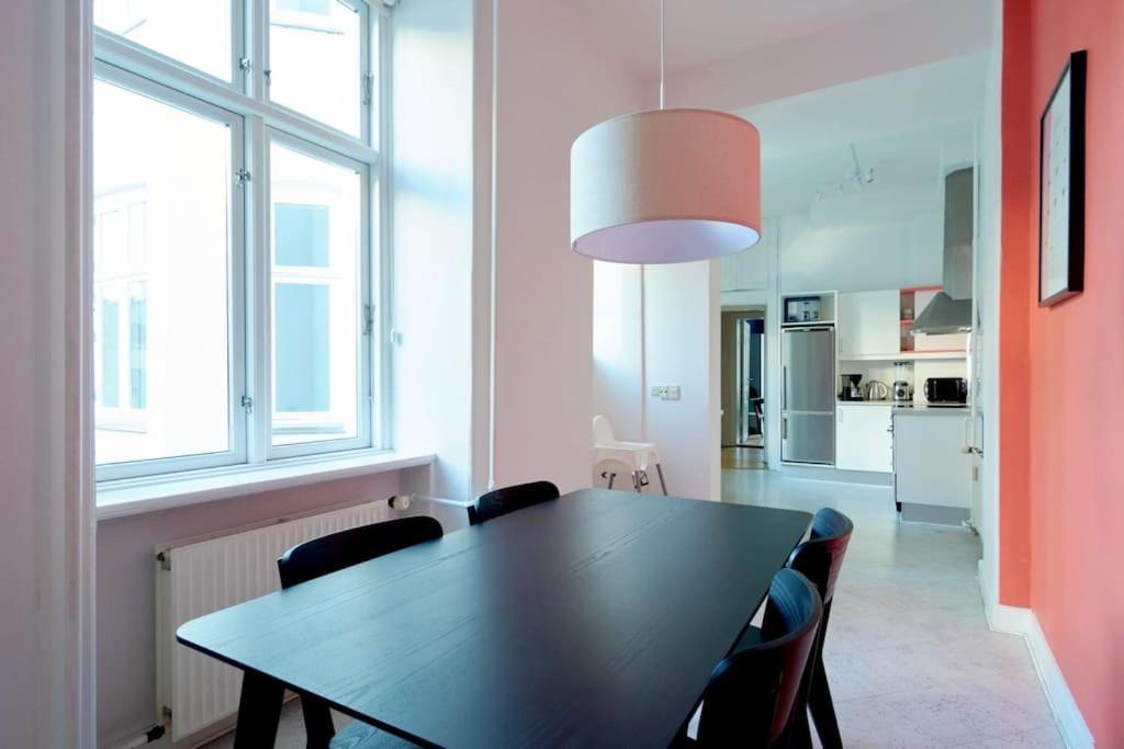 Moderen And Sleek 3Br With Bath By The Lakes And Metro Copenaghen Esterno foto