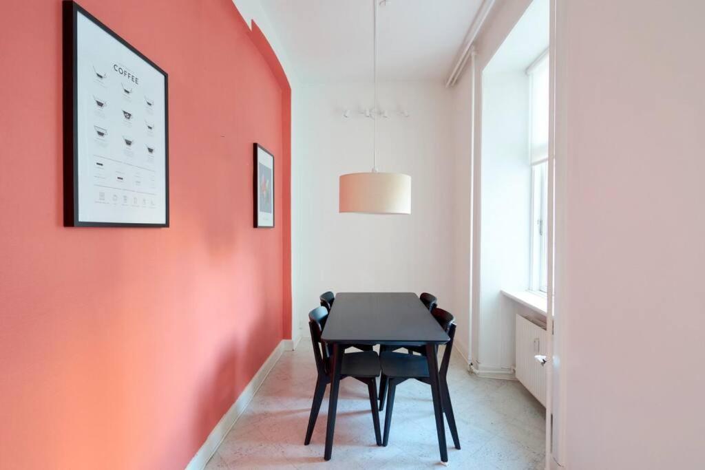Moderen And Sleek 3Br With Bath By The Lakes And Metro Copenaghen Esterno foto